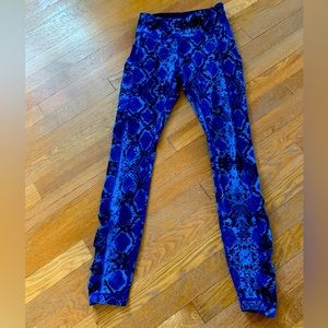 Lulu lemon vintage royal blue snake print leggings